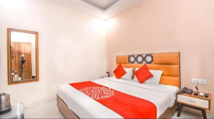 Hotel Roma Deluxe - New Delhi Railway Station Esterno foto